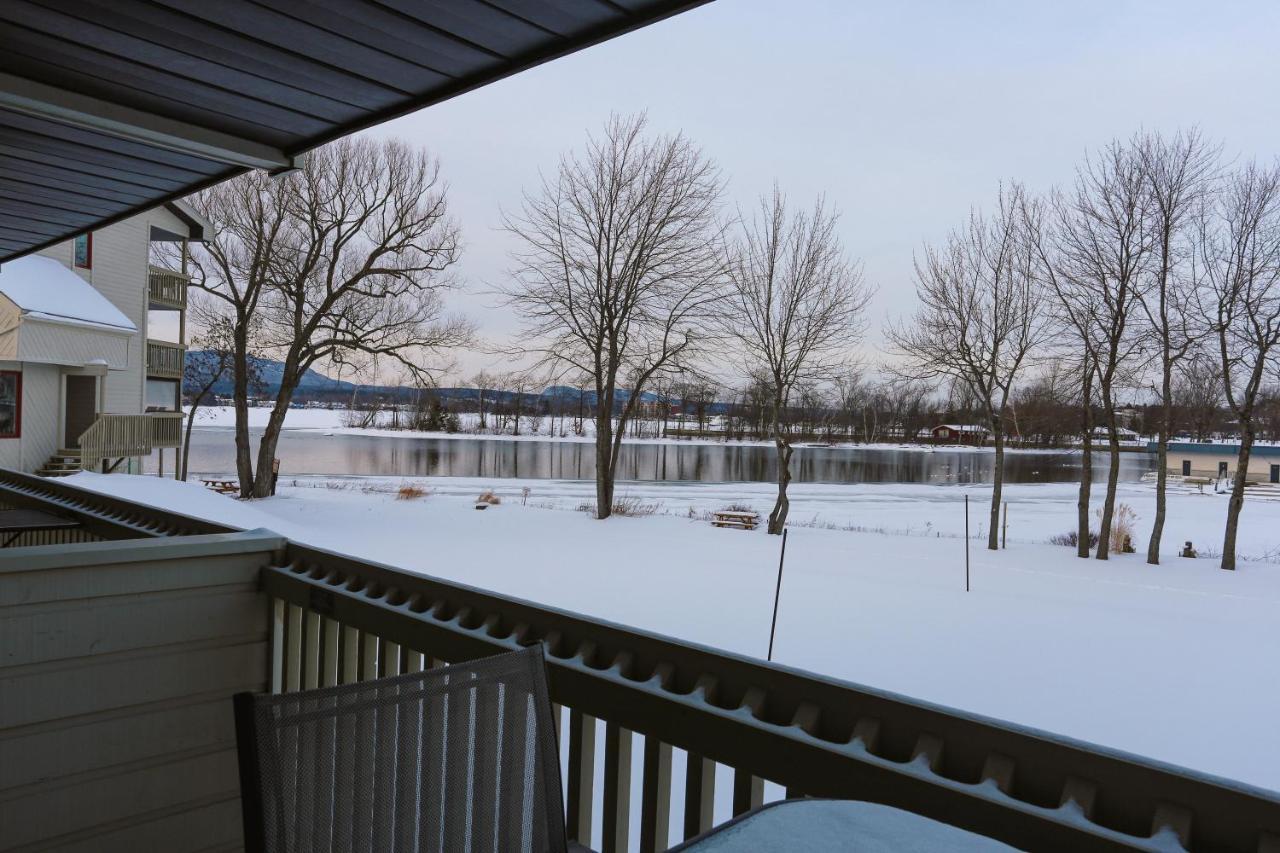 Magog Waterfront Condo Екстериор снимка
