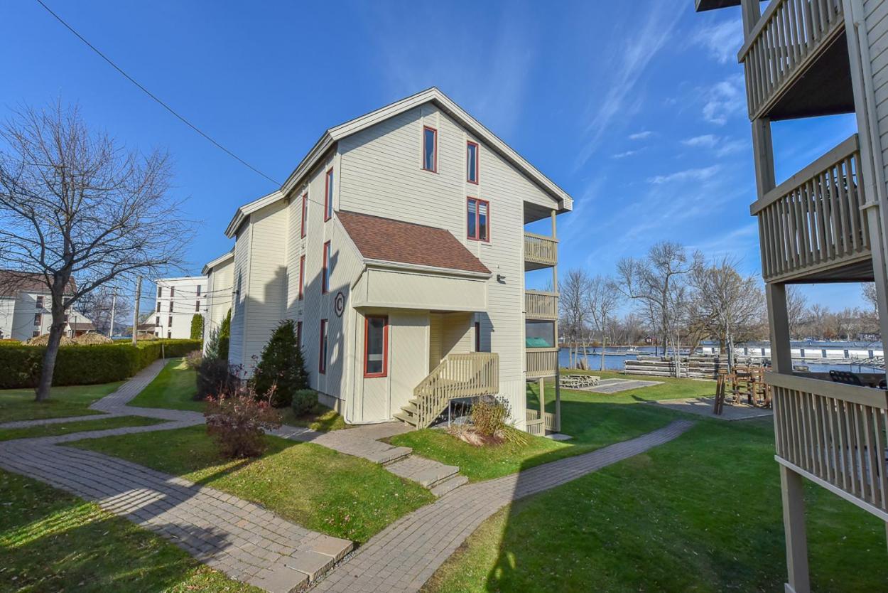 Magog Waterfront Condo Екстериор снимка